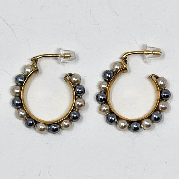 Vintage Pearl Pattern Gold Earrings - Picture 6 of 7